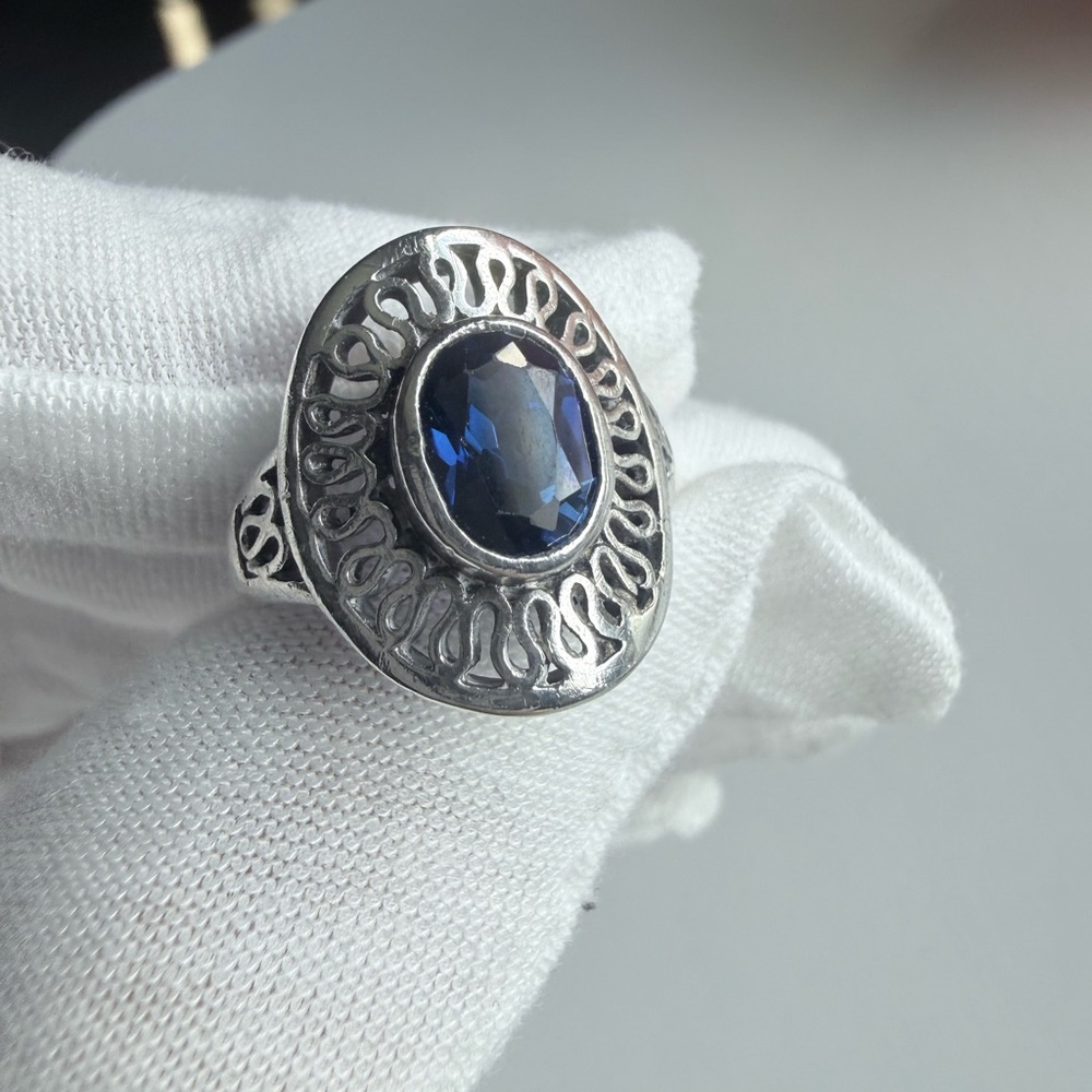 Elegant Sterling Silver Ring with Vibrant Royal Blue Sapphire